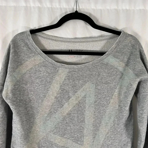 Under Armour Sweater Women's XS Grey Off the Shoulder UA Print Long Sleeve - Picture 2 of 8